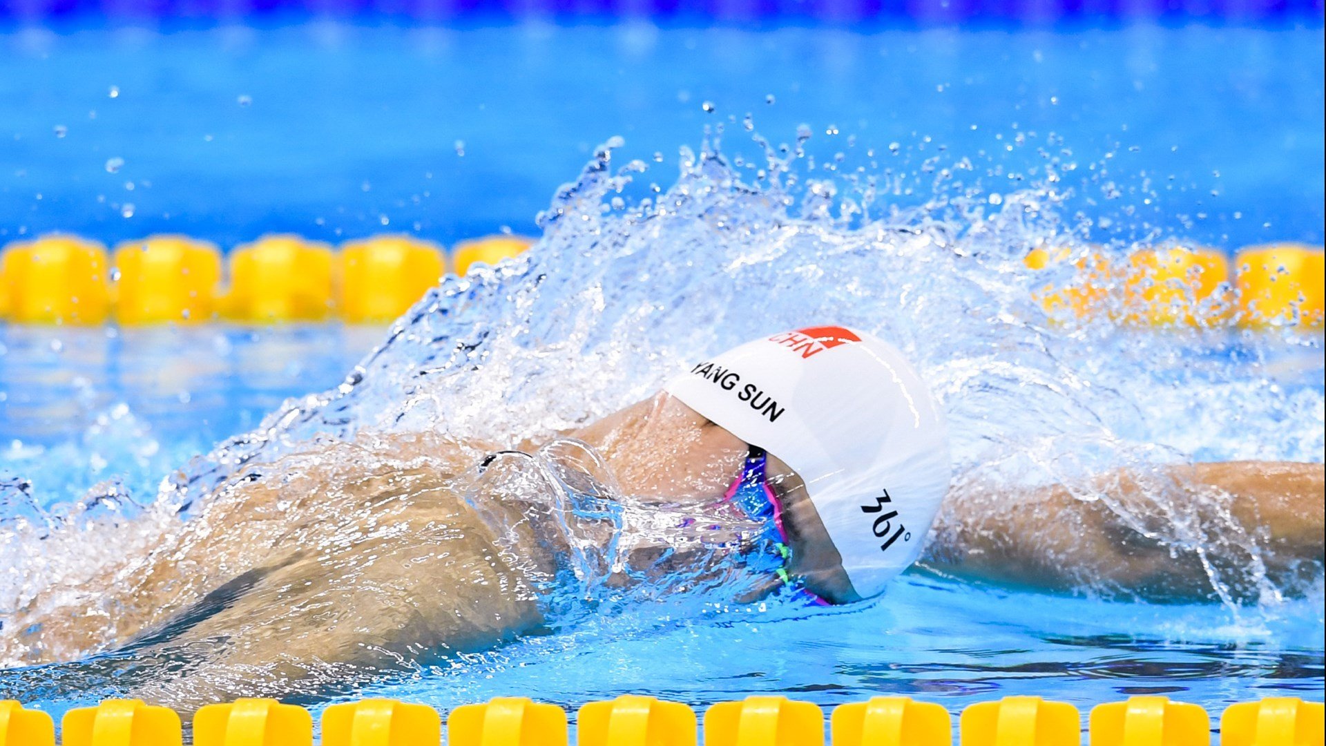 世界杯激战正酣，豪门对决引爆全球热潮，新星闪耀改写足坛格局