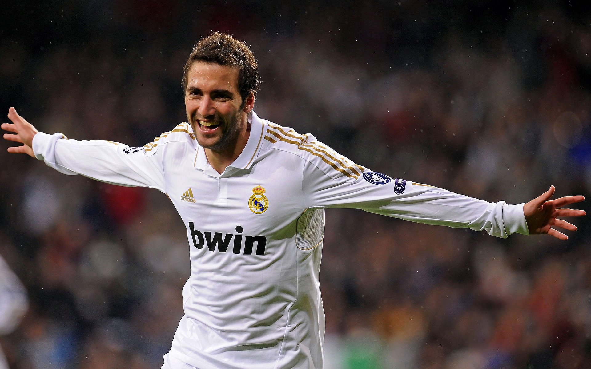 亚冠联赛激战正酣，中超球队逆境突围，日韩豪强强势领跑