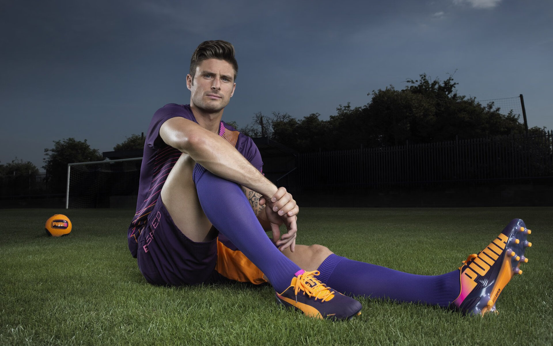 意甲争冠白热化，国际米兰绝杀登顶，AC米兰紧追不舍