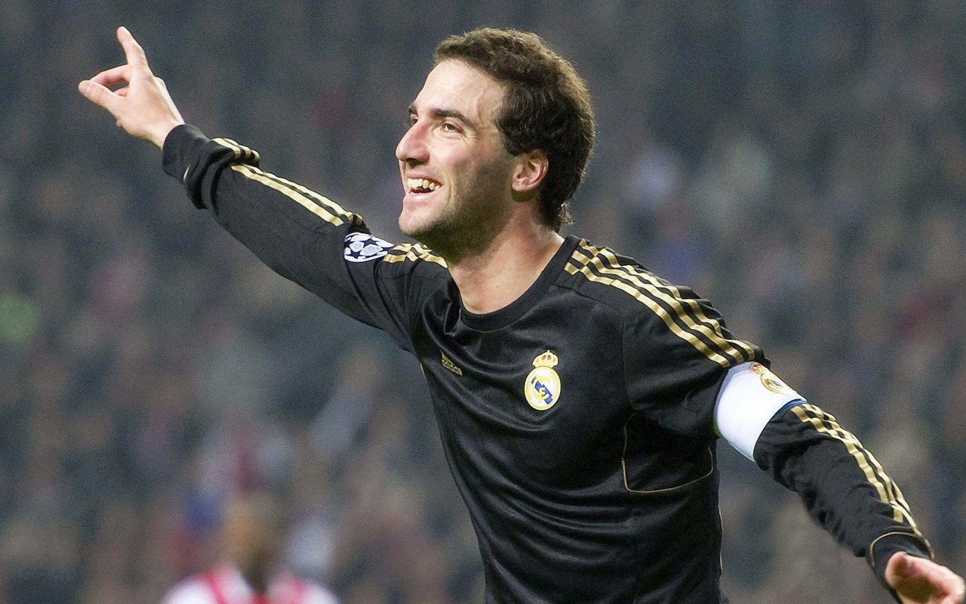 意甲联赛激战正酣，国米领跑积分榜，尤文紧追不舍